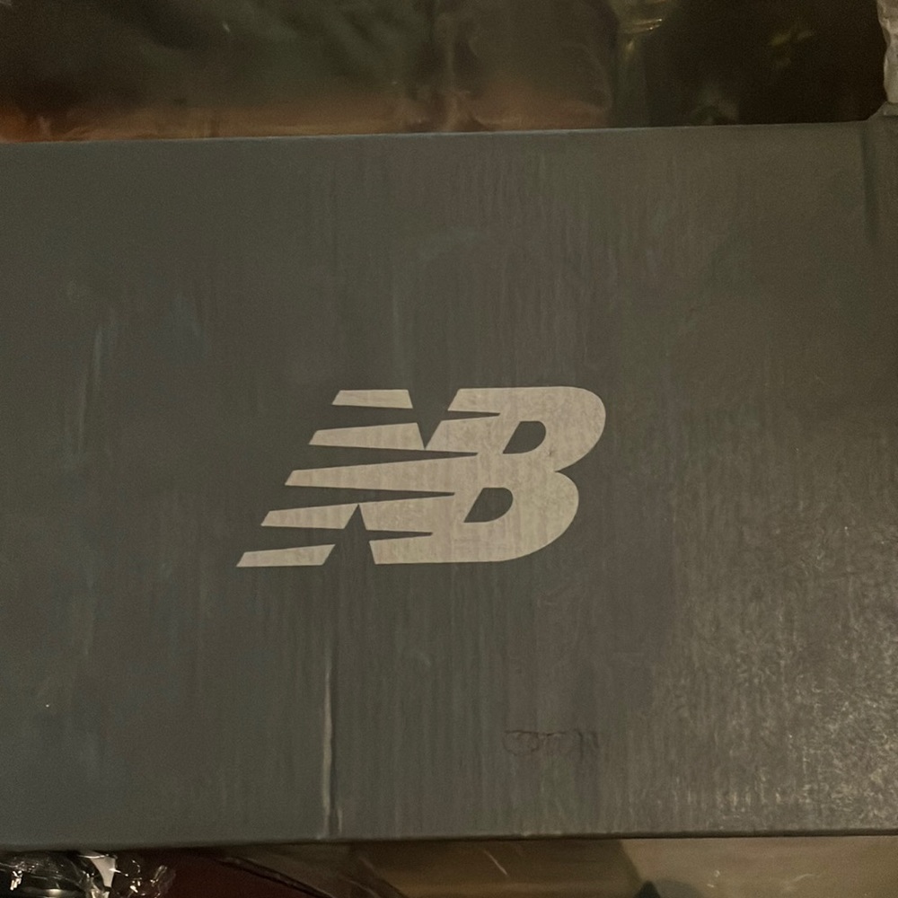 Cream color 574 classics new balance brand new (mint condition)
